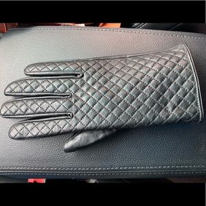 Black Quilted gloves